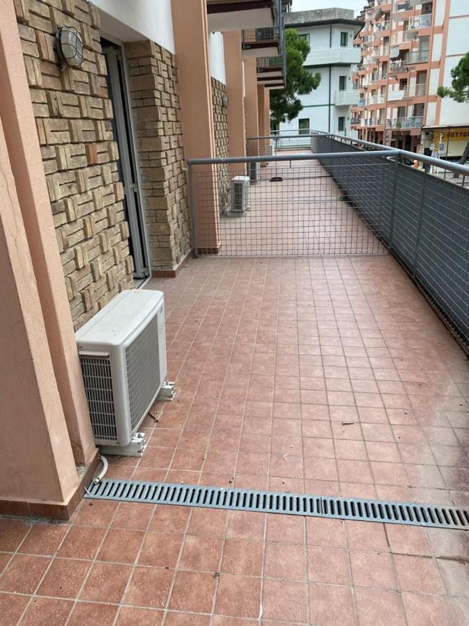 Апартаменты Augustus - Piazza Mazzini - Vicino Al Mare - Immobil Relax Лидо-ди-Езоло Экстерьер фото